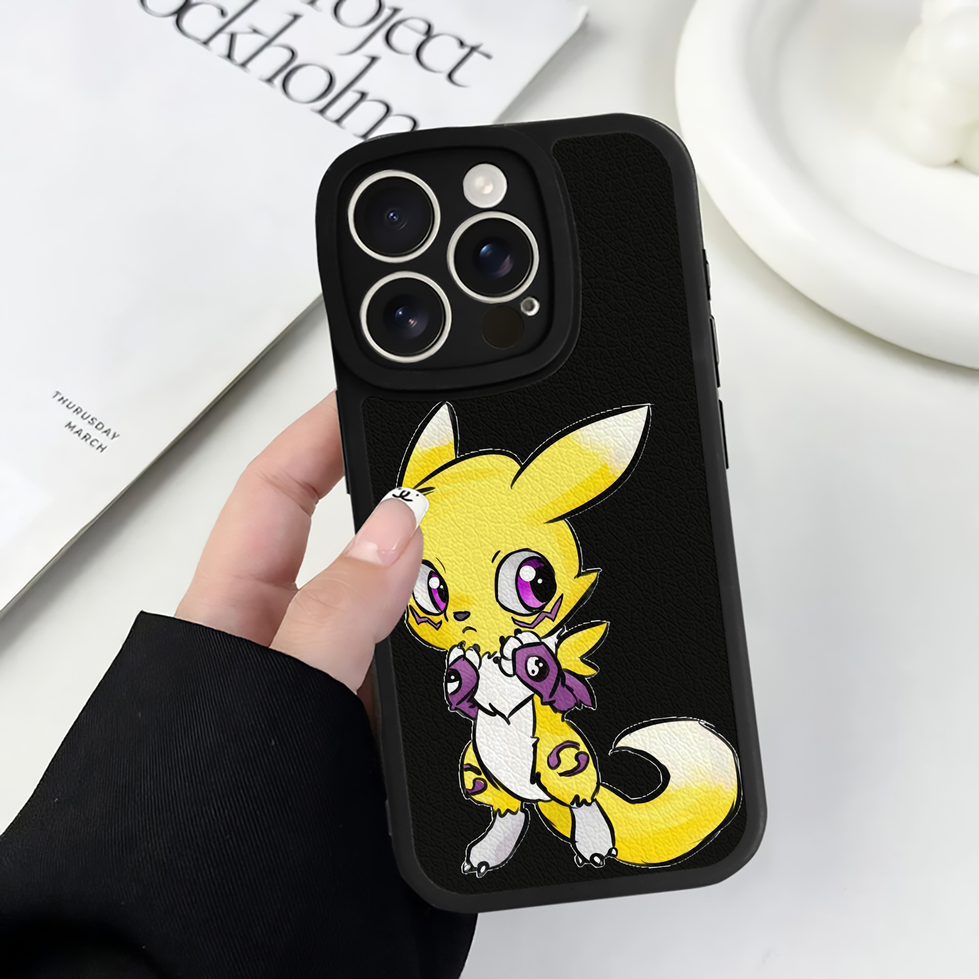 （画像用） Digimon デジタルモンスター/デジモン 【iPhone 16シリーズ対応】シリコンスマホケース（レザー調） 材質：シリコン
